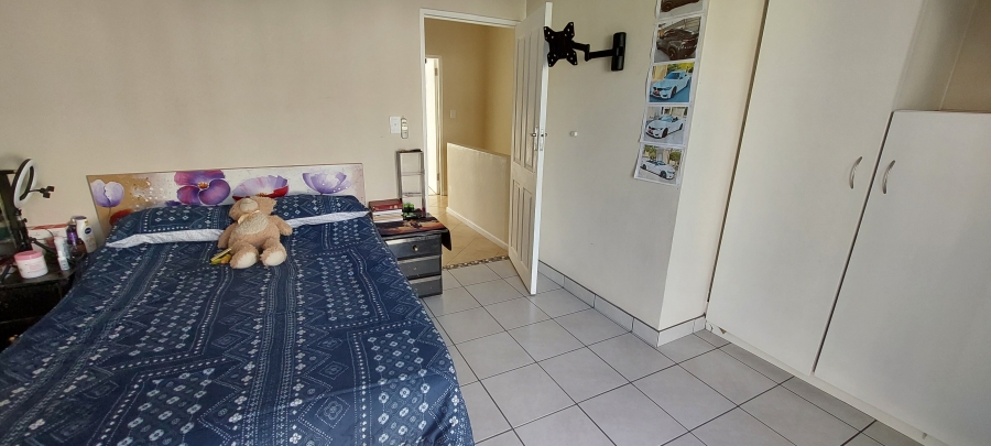 2 Bedroom Property for Sale in Gordons Bay Central Western Cape